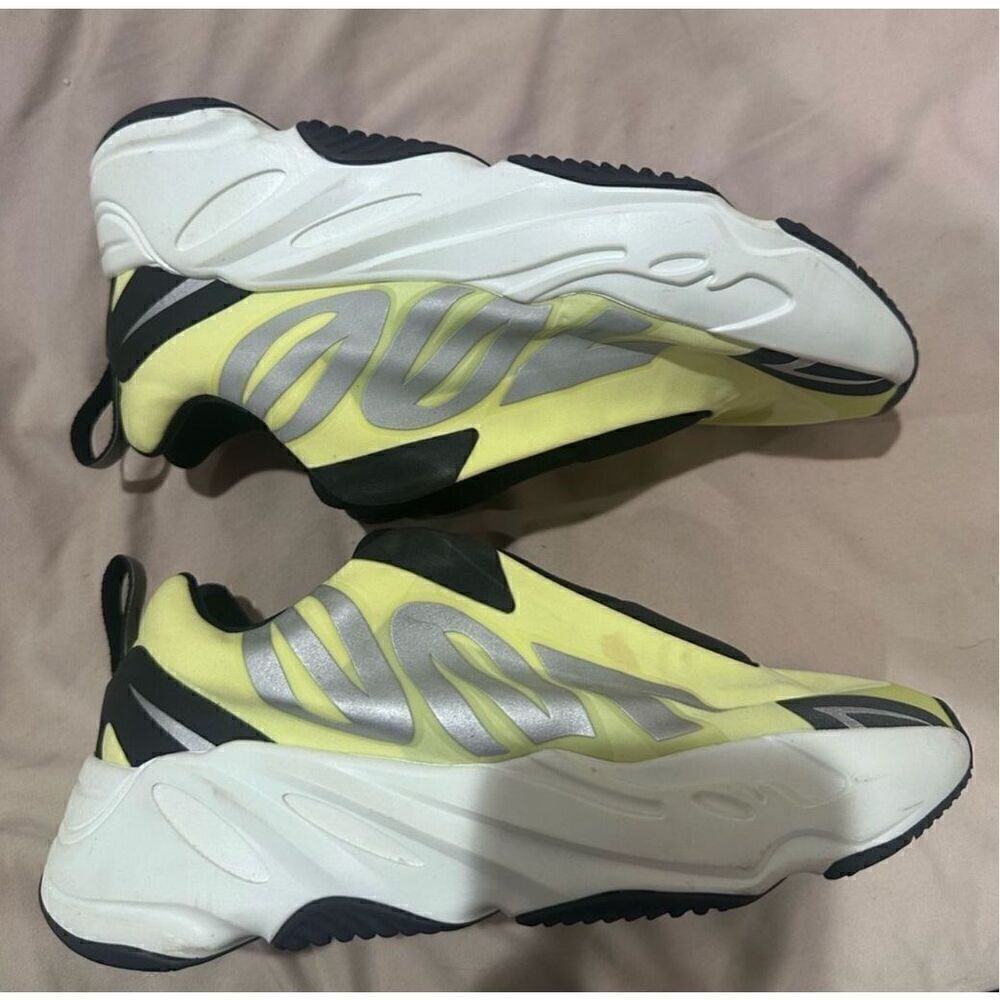 US SIZE 6 Yeezys yellow 700 series